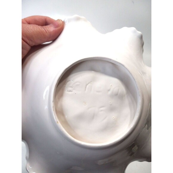 Ruffled Edge White Ceramic Candy Nut Dish  Signed 1975 Grapes Leaves Vitage C4 - Picture 5 of 7